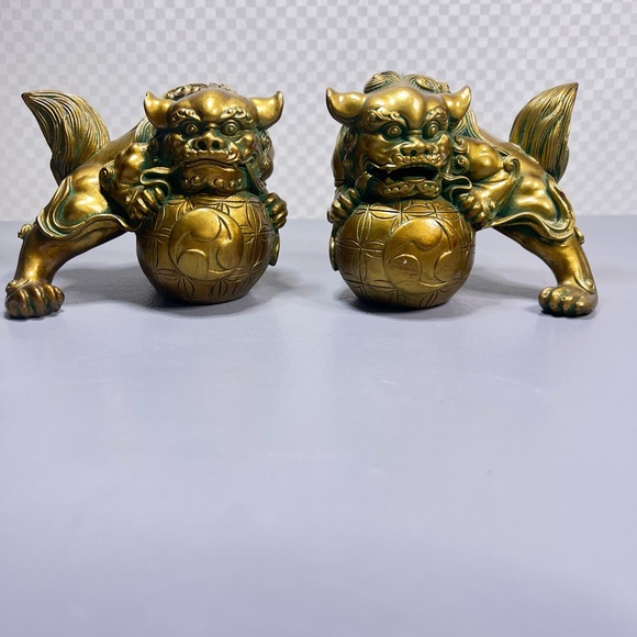 Vintage Brass Foo Dog Statues Pair Chinese Guardian Lions Gold & Green Feng Shui - Picture 2 of 13